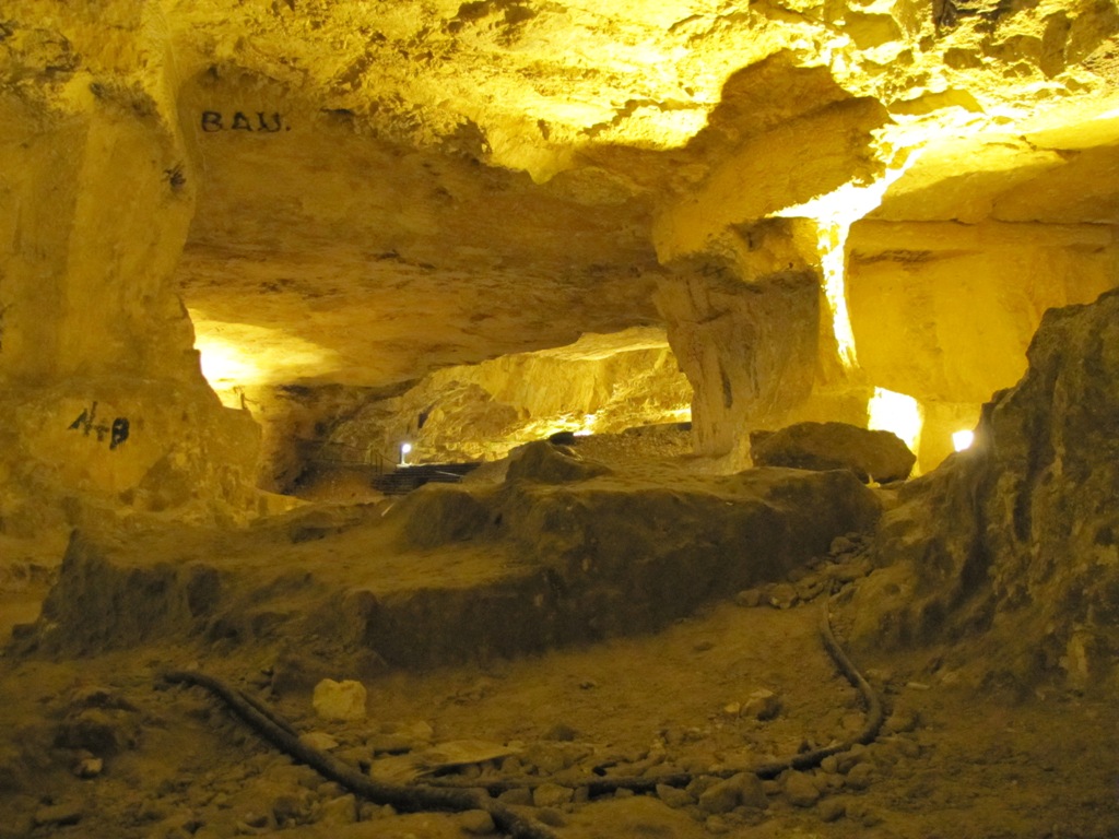 Tzidikiyahu’s Cave